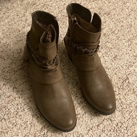 Muk Luks Shoes - NWOT  Muk Luks ankle bootie… dark brown